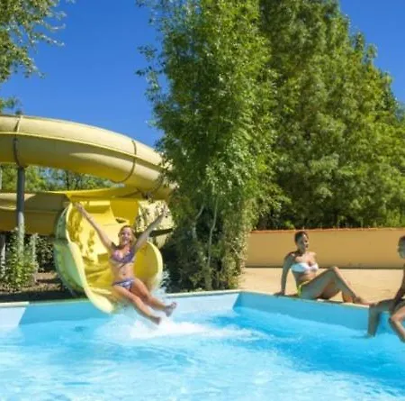 Camping Tranche Sur Mer *